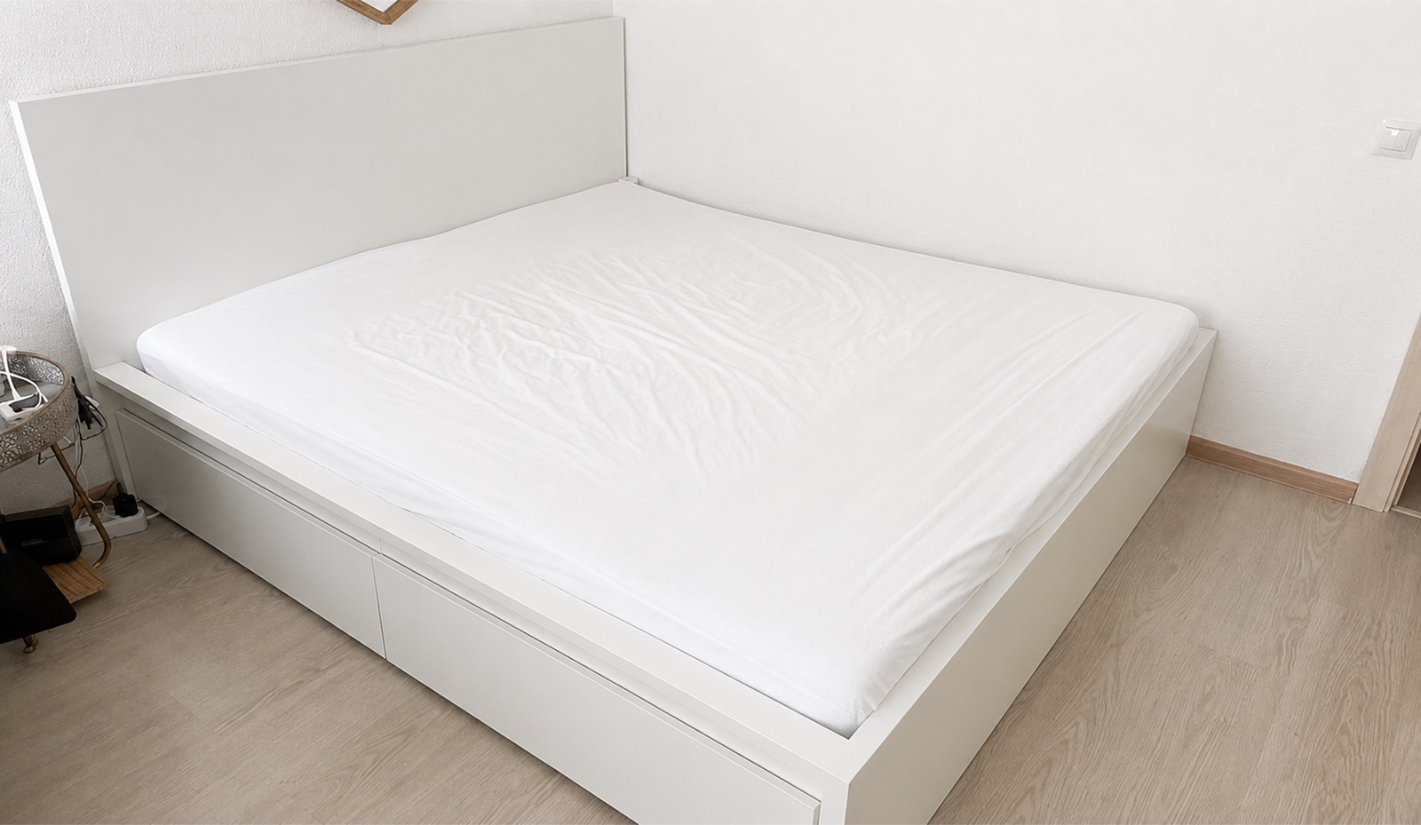 Кровать IKEA MALM 180×200 с матрасом и двумя ящиками